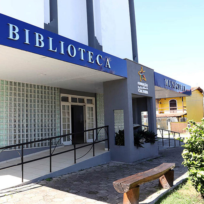 A Biblioteca Municipal Professora Íris Galvão funciona de segunda a sexta-feira, exceto feriados, de 8h às 17h.